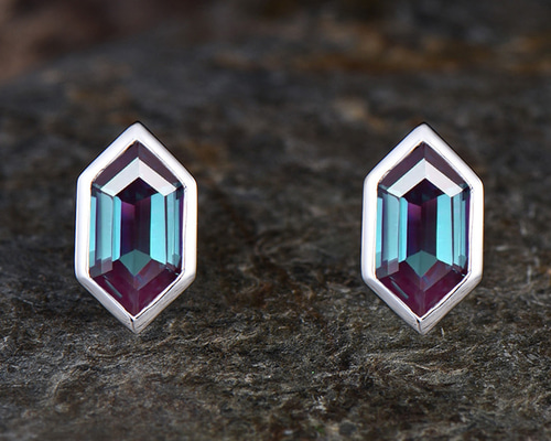 6月の誕生石 アレキサンドライト ピアス カラーチェンジストーン