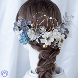 髪飾り　くすみブルーと林檎の花の髪かざり　成人式　卒業式　結婚式　振袖　着物　和装　ヘアアクセサリー　髪かざり　留袖　前 1枚目の画像