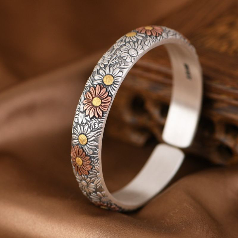 ゴローズシルバー 花モチーフ バングル コスモスの花のバングル - 彫刻が美しく重厚感ある純銀アクセサリー