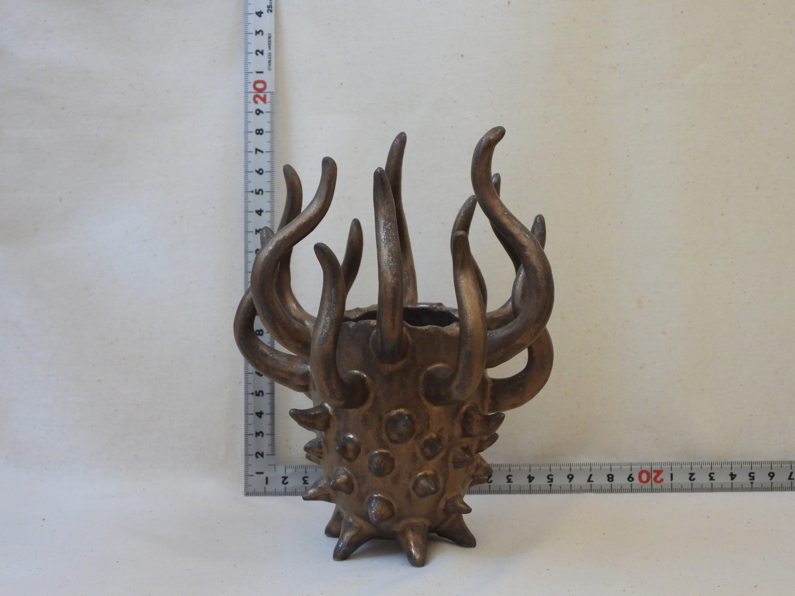 棘棘陶製オブジェ(Q)