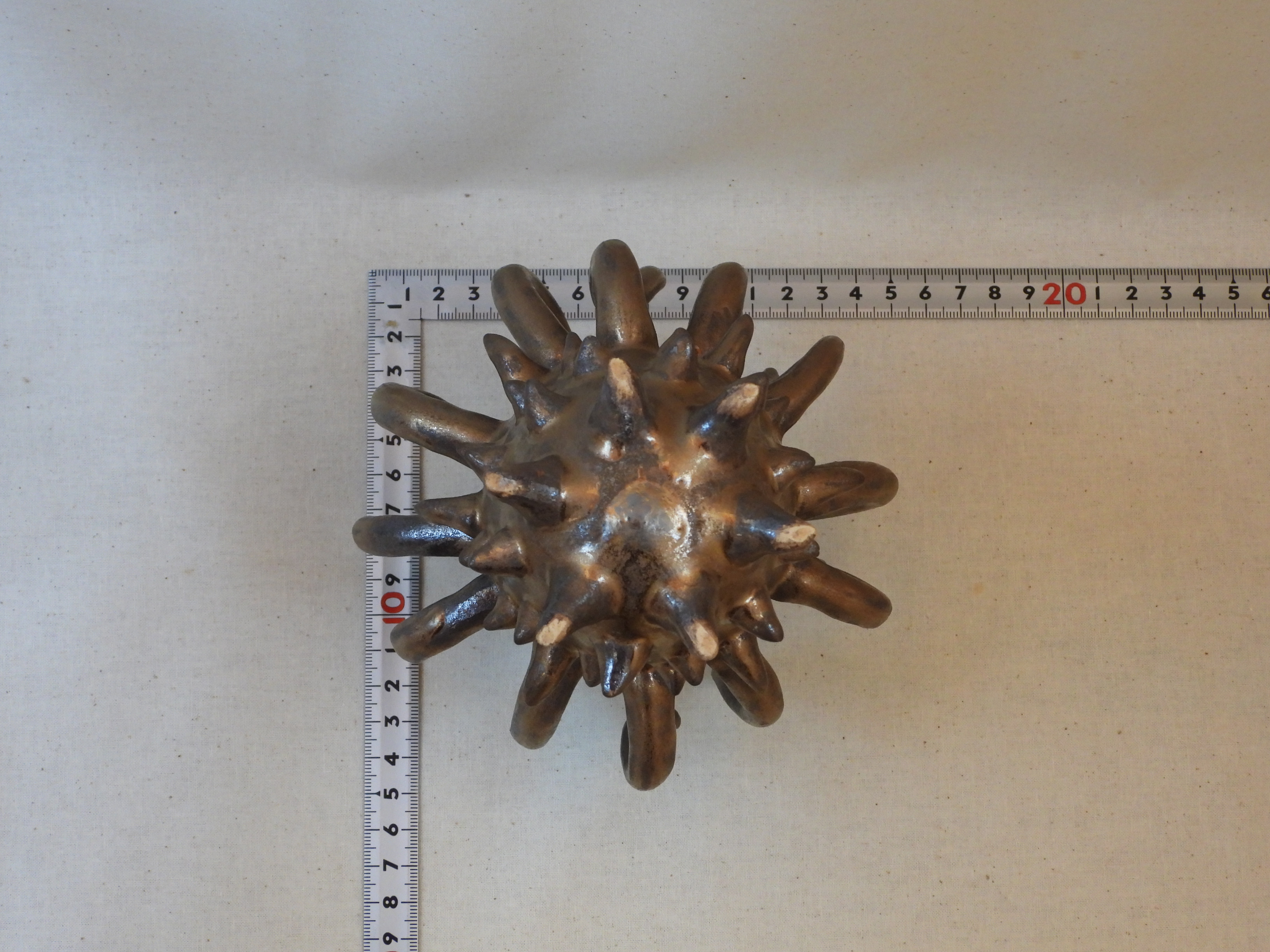 棘棘陶製オブジェ(Q)