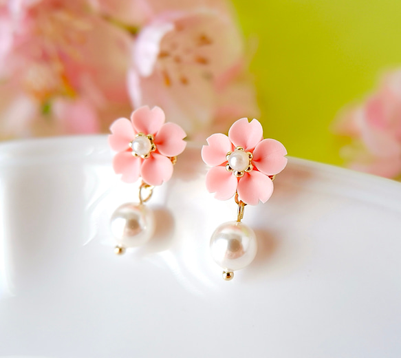 幸せ運ぶピンク桜とホワイトパールのイヤリング・ピアス(受注制作) 9枚目の画像
