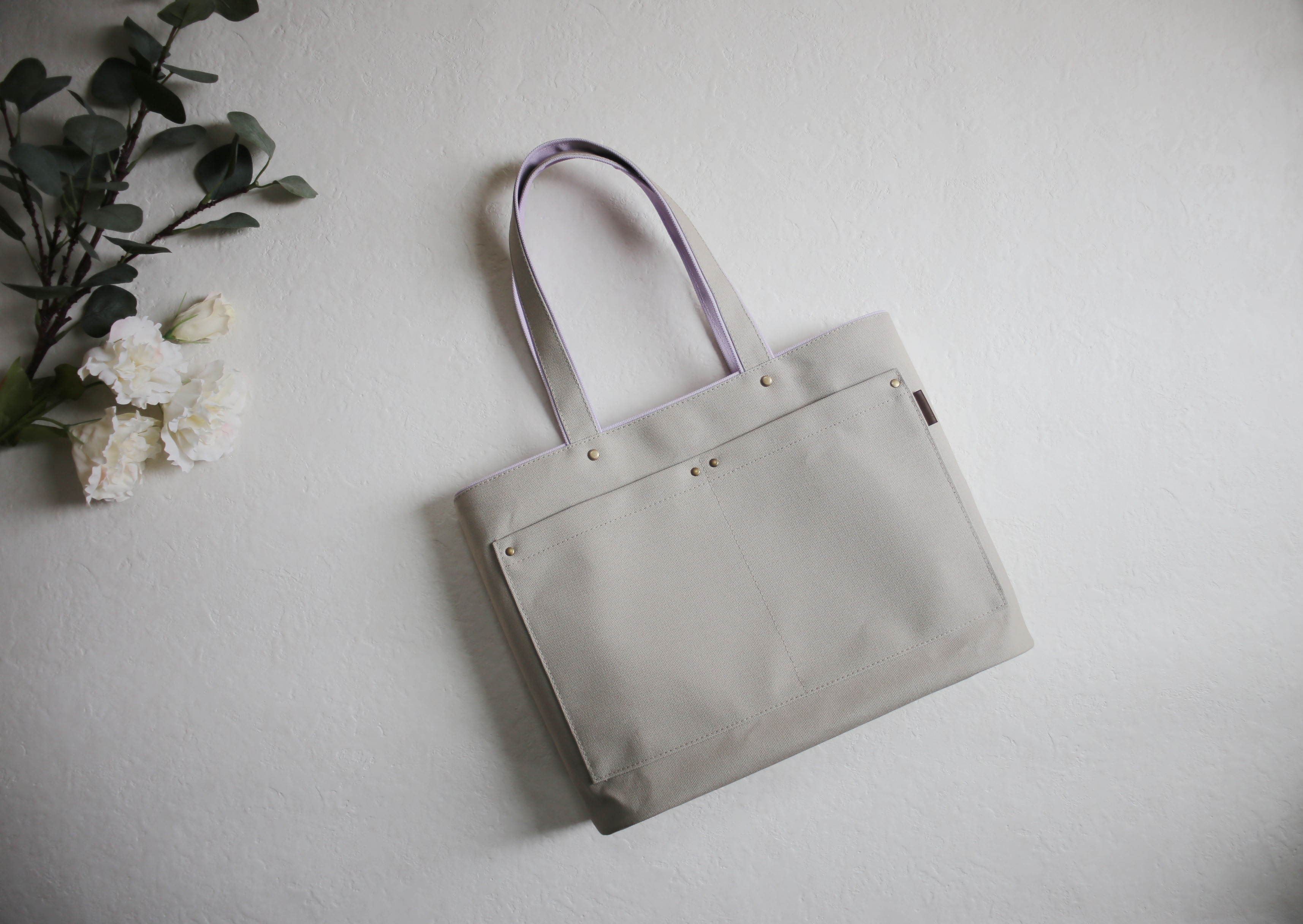 【柔らかトーン】2色づかいの帆布トート《A4横》アイスグレー×ふじいろ