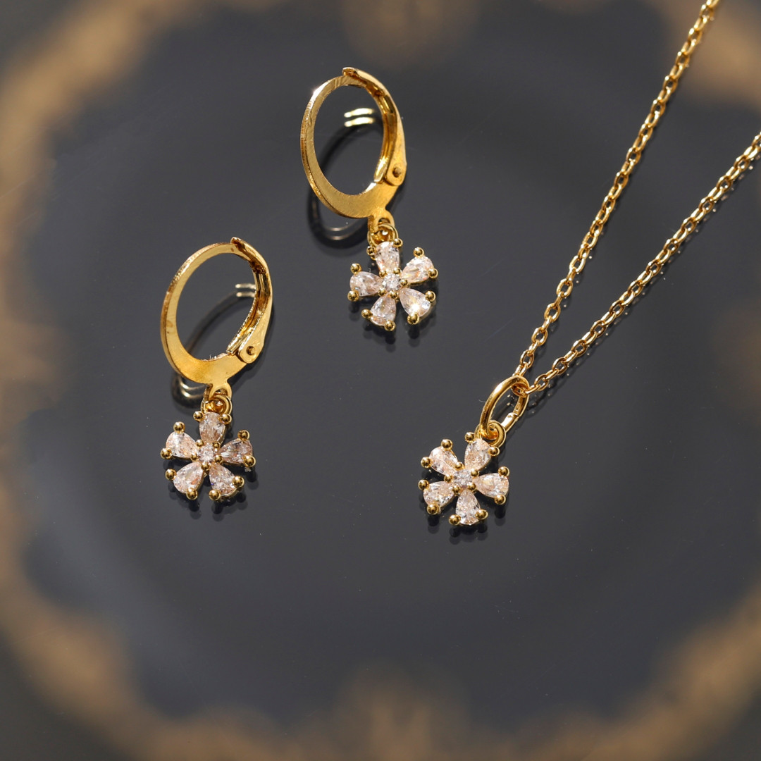 【春の超早割2026】CZの小さな桜ピアス&ネックレス2点セット【14kgf/サージカルステンレス】金属アレルギー対応