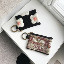 みさきち☆　インド刺繍なみなみフラワーブラック　ポシェットとお財布ポーチ リング付ポーチ 【 インド刺繍 01 × シュリンクレザー 】 花柄