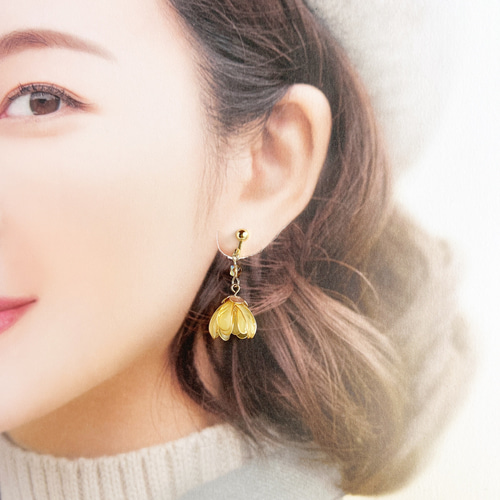 蝋梅(ろうばい)のピアス/イヤリング 受注制作 ピアス（フック