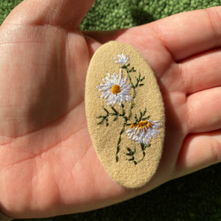 お花　刺繍　ぱっちんヘアピン　② 2枚目の画像