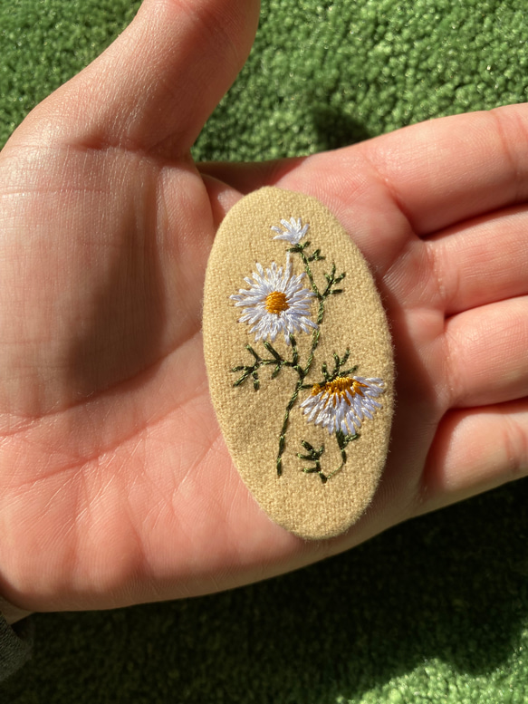 お花　刺繍　ぱっちんヘアピン　② 2枚目の画像