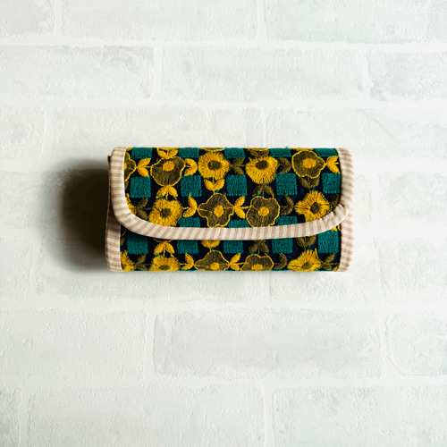 花柄の刺繍が可愛い大容量の長財布 長財布 ミドリ 通販 17106043