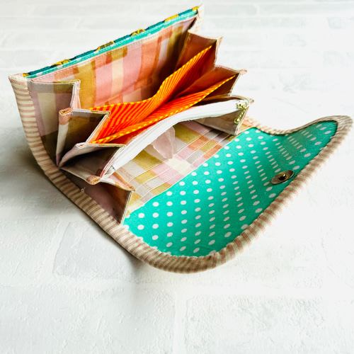 花柄の刺繍が可愛い大容量の長財布 長財布 ミドリ 通販 17106043