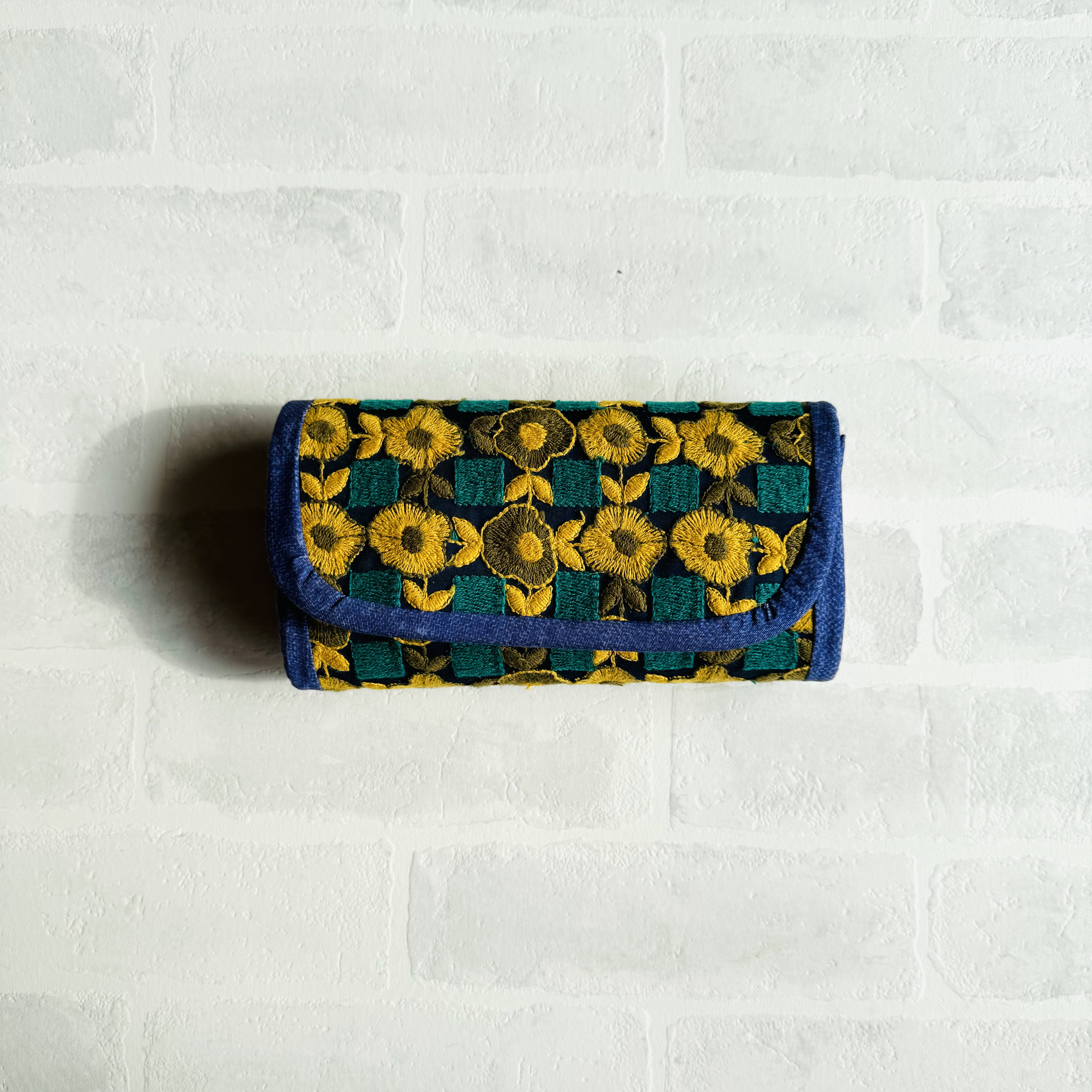 花柄の刺繍が可愛い大容量の長財布 長財布 ミドリ 通販 17106059