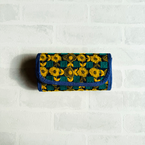 花柄の刺繍が可愛い大容量の長財布 長財布 ミドリ 通販 17106059