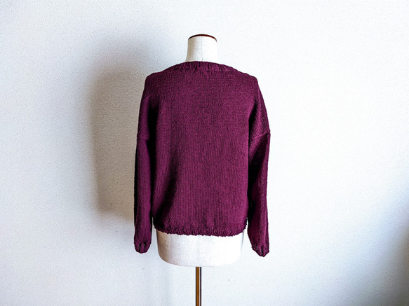 ラムウールのドロップショルダーのセーター　ボルドー　まっすぐ衿 6枚目の画像