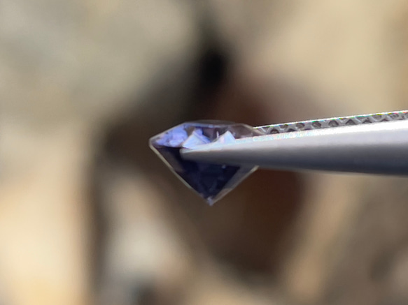 尖晶石 深紫色尖晶石 1.48 克拉橢圓形切割天然寶石原產於斯里蘭卡 第5張的照片