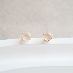 ローズクォーツの一粒ピアス　４ｍｍ　つけっぱなしOK　ローズクオーツ　金アレ対応　プレゼント　天然石　ギフト 2枚目の画像