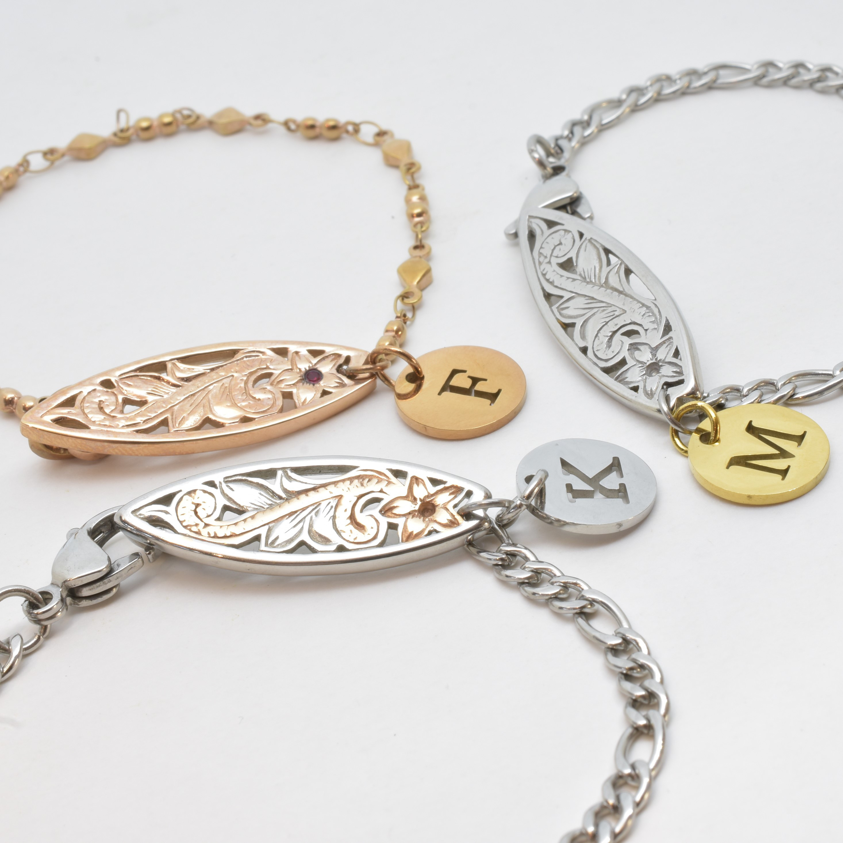 イニシャルと誕生石のハワイアンペアブレスレット★医療用サージカルステンレス★ギフト　誕生日 　プレゼント