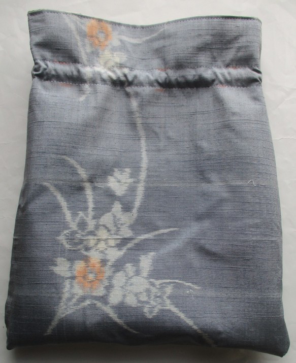 ７５４２　花柄の着物と色大島紬で作った巾着袋　＃送料無料 7枚目の画像