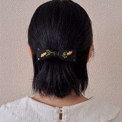 春の幸せ　ミモザ刺繍　リボンバレッタ/ブローチ　ブラック 12枚目の画像