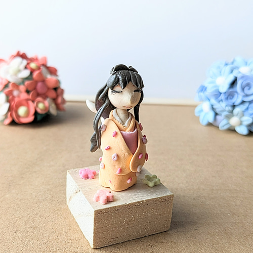 ミニチュア 日本人形 和服の着物の女の子 卓上 玄関に オレンジ その他