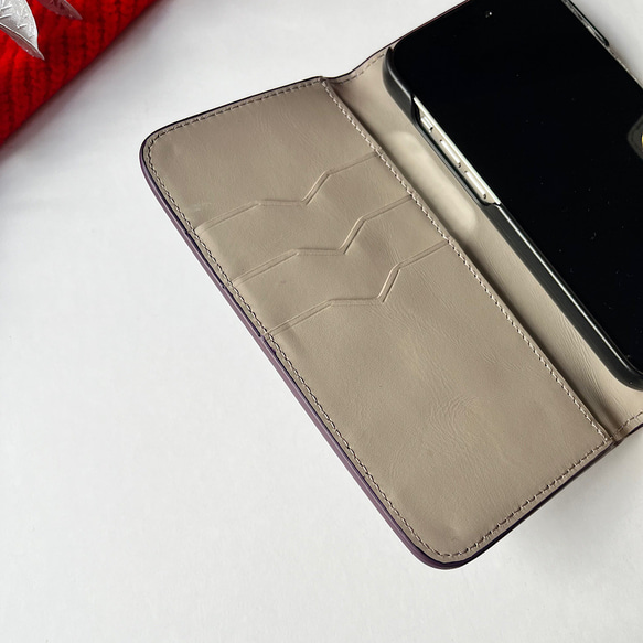 手帳型スマホケース　バイカラーレザー　名入れ無料　ショルダー付き　イニシャルが入れられる　IPHONEケース 5枚目の画像