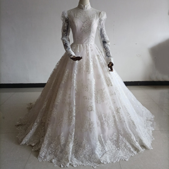 送料無料！ 憧れのドレス 総レース    キラキラグリッターチュール ウエディングドレス 華やかなトレーン 結婚式 花嫁 1枚目の画像