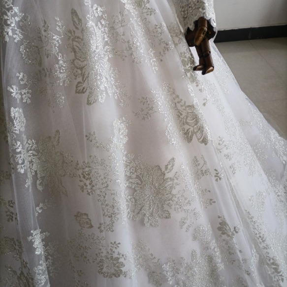 送料無料！ 憧れのドレス 総レース    キラキラグリッターチュール ウエディングドレス 華やかなトレーン 結婚式 花嫁 7枚目の画像