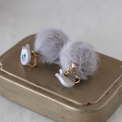 貓與毛球 / 軟陶耳環 / 耳夾 / 灰色 第5張的照片