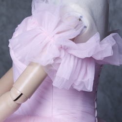 カラードレス  ピンク  オンショルダードレス  裾に繊細レースをあしらった  ソフトチュール  結婚式  可愛い 5枚目の画像