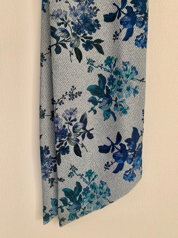 ツイリースカーフ《ブルー花柄》 2枚目の画像