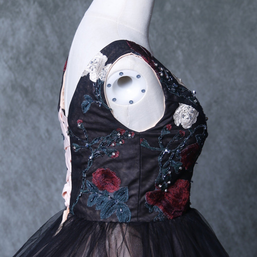 カラードレス ブラック キラキラ光る刺繍 エレガント Vネックドレス  