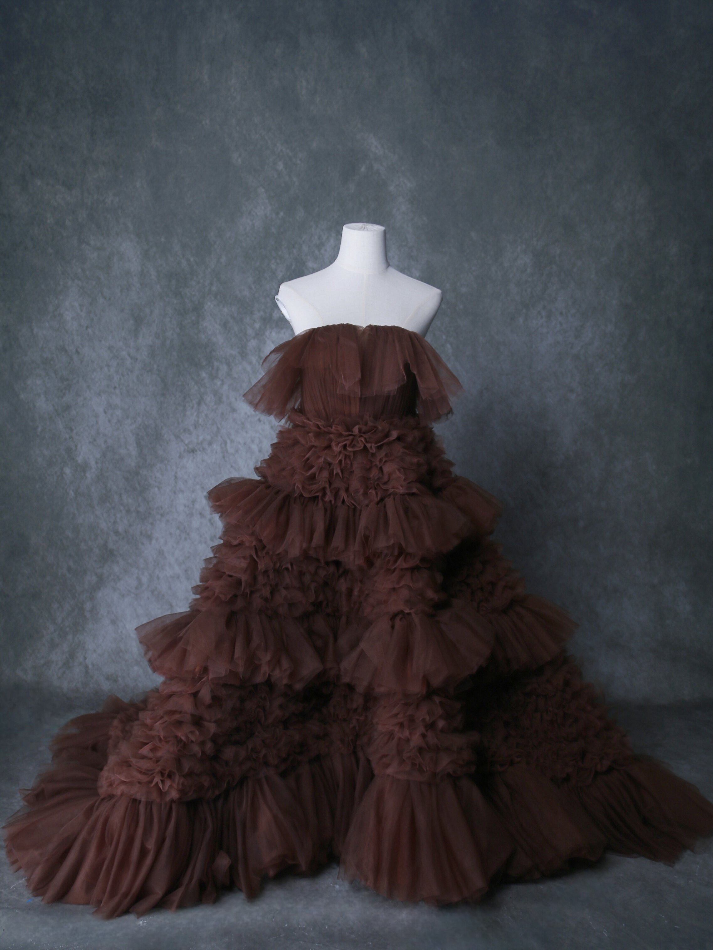 豪華！ ブラウン  柔らかく重ねたチュールスカート  デザイン感  ビスチェドレス  ベアトップ  ラッフルフリル  ブ