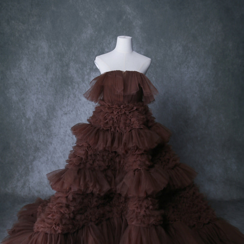 豪華！パーティードレス コーヒーの色 柔らかく重ねたチュールスカート  