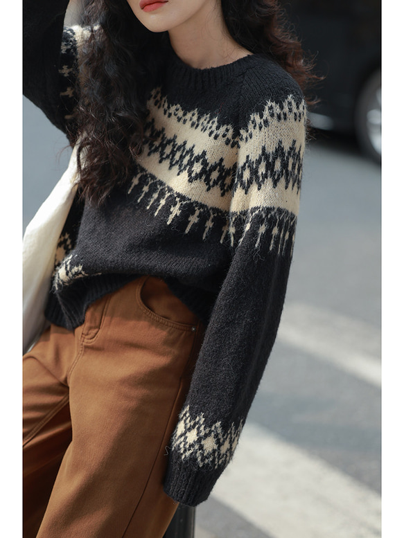 暖かい、シンプルカジュアルなアーガイル柄のセーター。シャギーニット 個性的 ゆったり おしゃれ 春 レイヤード 重ね着 5枚目の画像