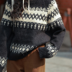 暖かい、シンプルカジュアルなアーガイル柄のセーター。シャギーニット 個性的 ゆったり おしゃれ 春 レイヤード 重ね着 7枚目の画像