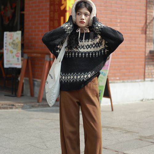 暖かい、シンプルカジュアルなアーガイル柄のセーター。シャギーニット