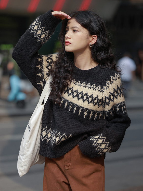 暖かい、シンプルカジュアルなアーガイル柄のセーター。シャギーニット