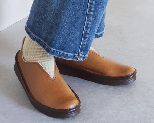 【新品未使用】ガイモ レザー スリッポン エスパドリーユ Vカット 茶色 37 新品未使用】ガイモ レザー スリッポン エスパドリーユ Vカット 茶色