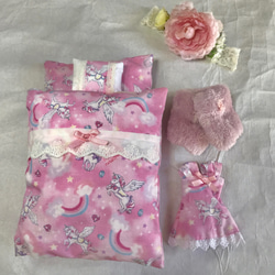 【決算セール】リカちゃんの布団とお洋服のセット　ピンクのユニコーン 1枚目の画像