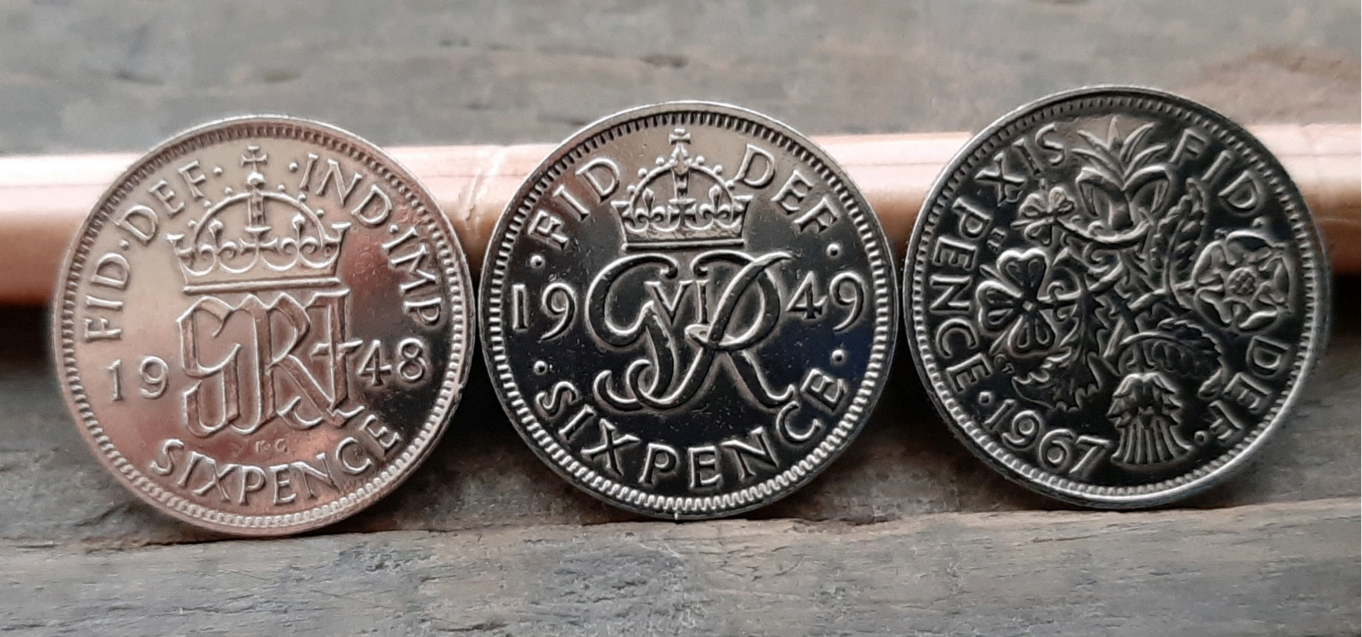 幸せのシックスペンスコイン イギリス ラッキー6ペンス 3枚セット 1948年 1949年 1967年 フォトプロップス Daniel 通販  17108878｜Creema(クリーマ)
