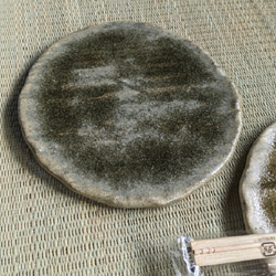 福袋 訳あり特価 Natural ash dish  灰釉板皿 5枚 杉板 送料２割引き 和菓子など 6枚目の画像