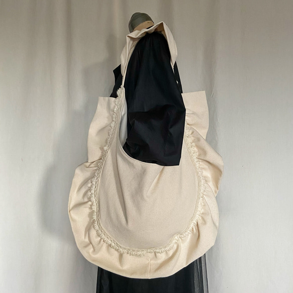 frill shoulder bag  （ecru) 2枚目の画像