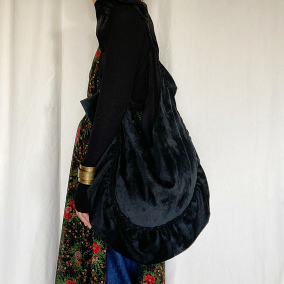 frill shoulder bag  （black velor) 6枚目の画像