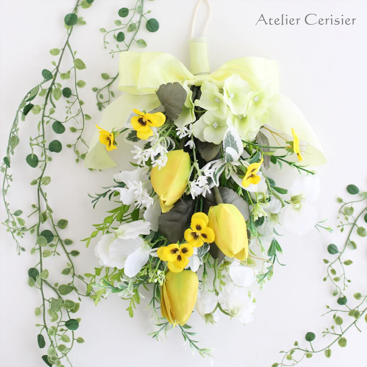 ベージュとモカ　ふんわり優しいドライフラワー横長スワッグ 優しいベージュ ドライフラワー横長スワッグの通販 by のの's shop｜ラクマ