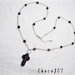 チェコビーズ・クロスネックレス ブラック・クリスタル　紫黒色 3枚目の画像