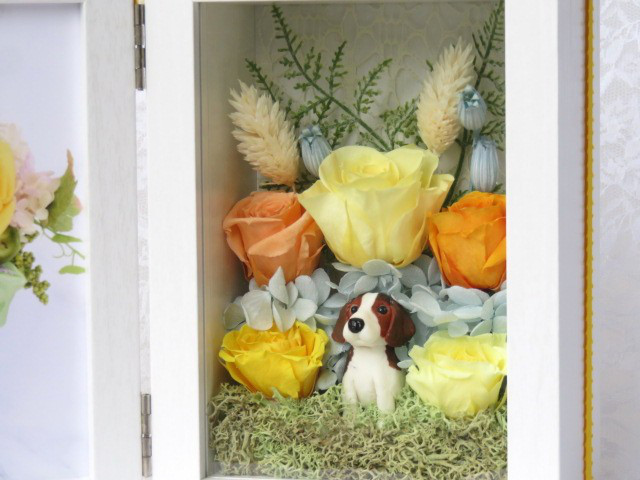ビーグルのお花のフォトフレーム　ペットが選べる　お名前入れ イエロー　バラ　結婚祝い　お悔み　フォトボックスうちの子