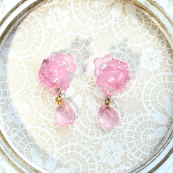 マットピンクな桜の花の小さめ耳飾り  選べるイヤリング／ピアス 1枚目の画像