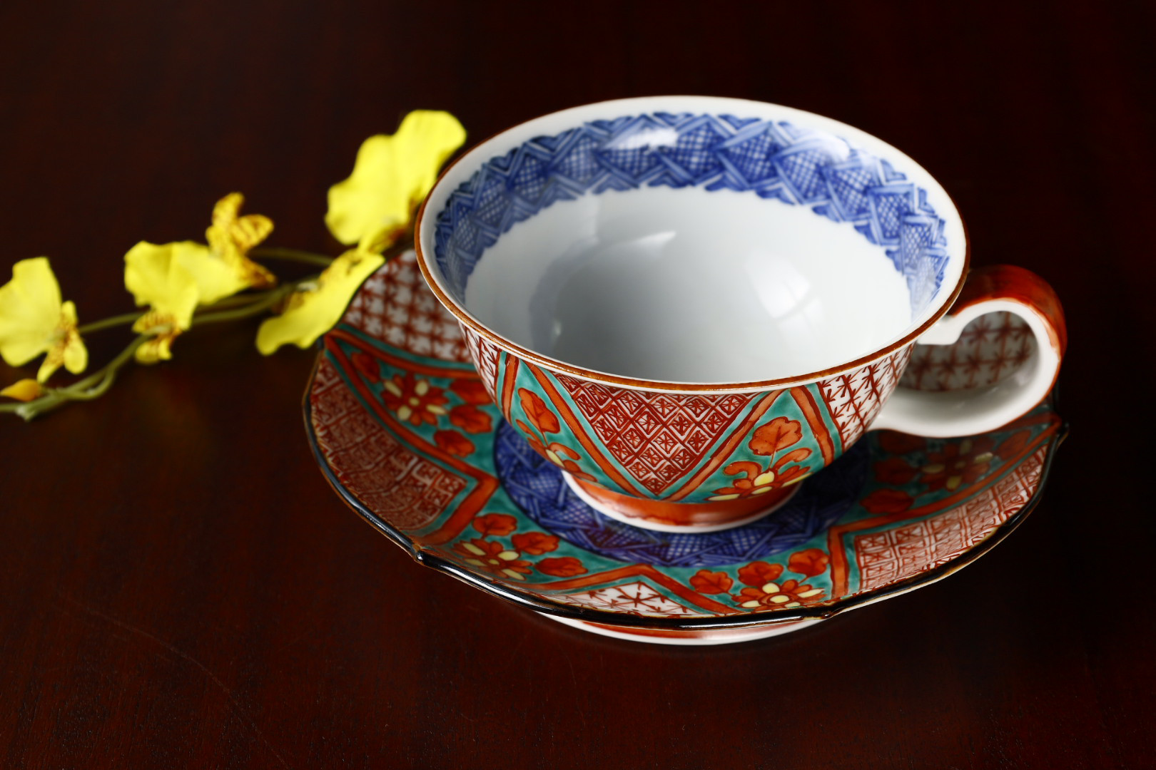 赤絵幾何文紅茶碗皿