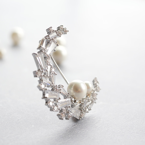 貝殼珍珠鋯石月亮和珍珠胸針，新月，非常適合畢業典禮和入學典禮 第3張的照片