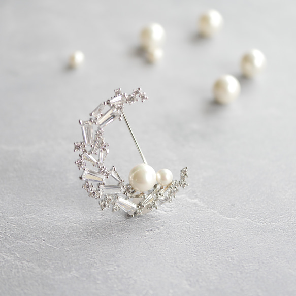 貝殼珍珠鋯石月亮和珍珠胸針，新月，非常適合畢業典禮和入學典禮 第1張的照片