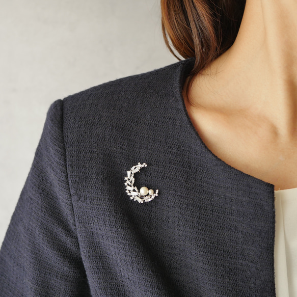 貝殼珍珠鋯石月亮和珍珠胸針，新月，非常適合畢業典禮和入學典禮 第5張的照片